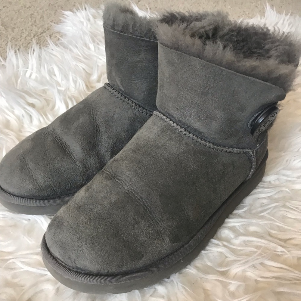Ugg Mini Bailey Button (Grey Size 7)
